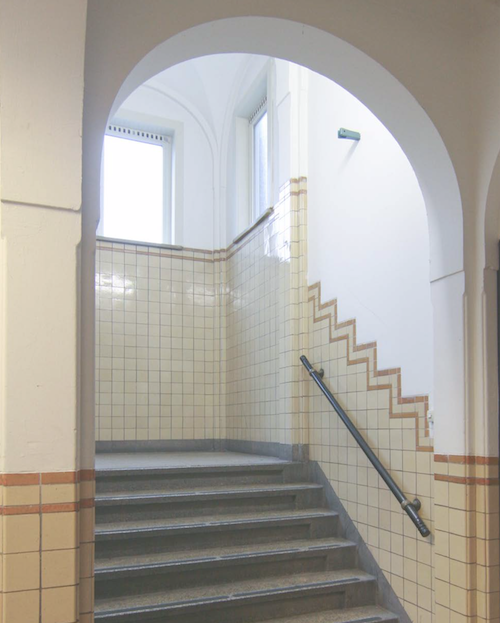 Binnen de Bouwbesluittoets van de Schippersschool in Rotterdam heeft PH Bouwadvies een oplossing gezocht voor een brandveiligheid probleem.